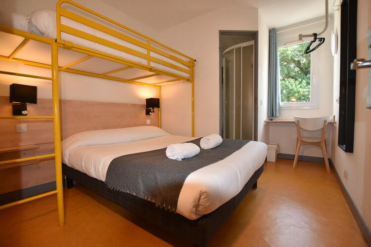 L'hôtel Face West près d'Avignon à petit budget propose des chambres triples, idéales pour les familles